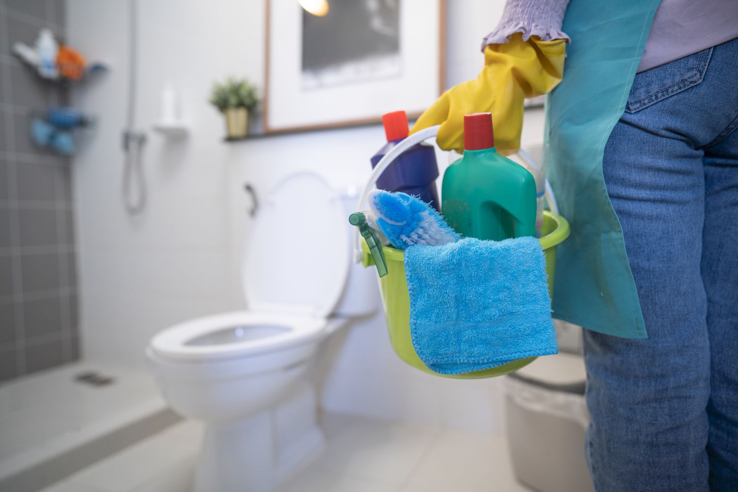Bathroom deep cleaning service